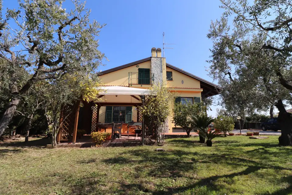 Villa singola con giardino e vista mare a Grottammare 33