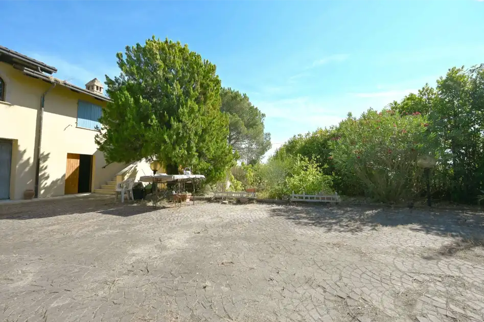 Casale ristrutturato con vista sui vigneti 26