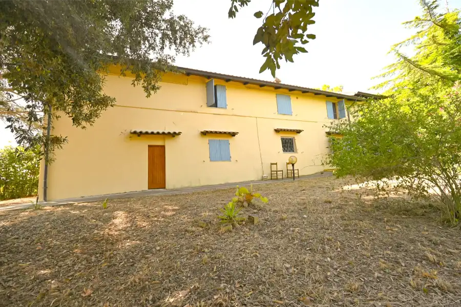Casale ristrutturato con vista sui vigneti 6