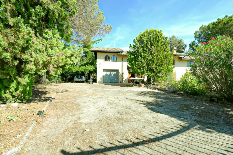 Casale ristrutturato con vista sui vigneti 4