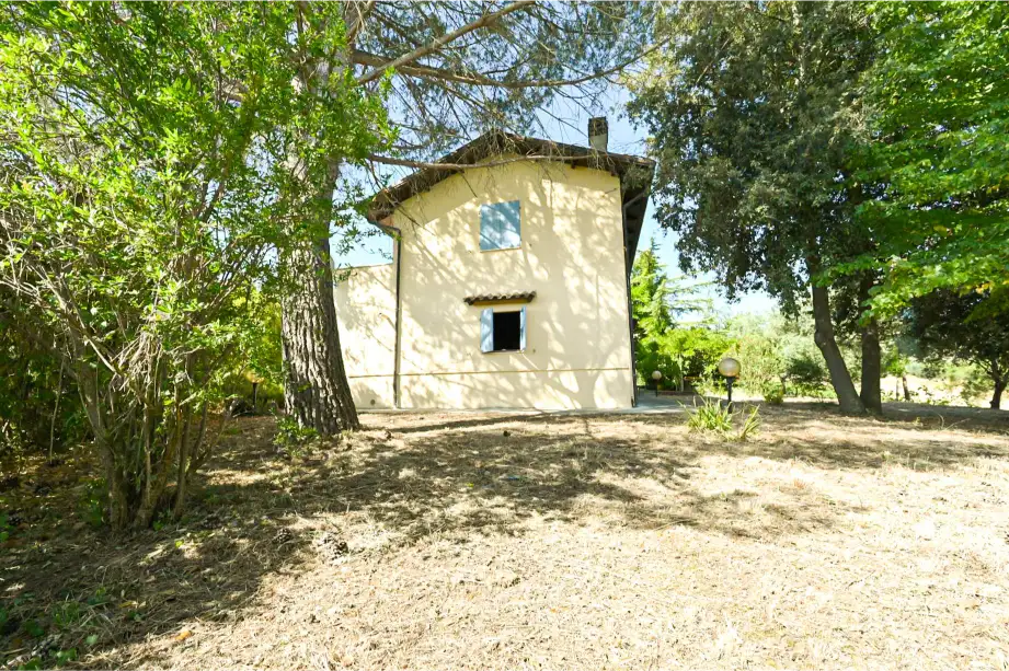 Casale ristrutturato con vista sui vigneti 2