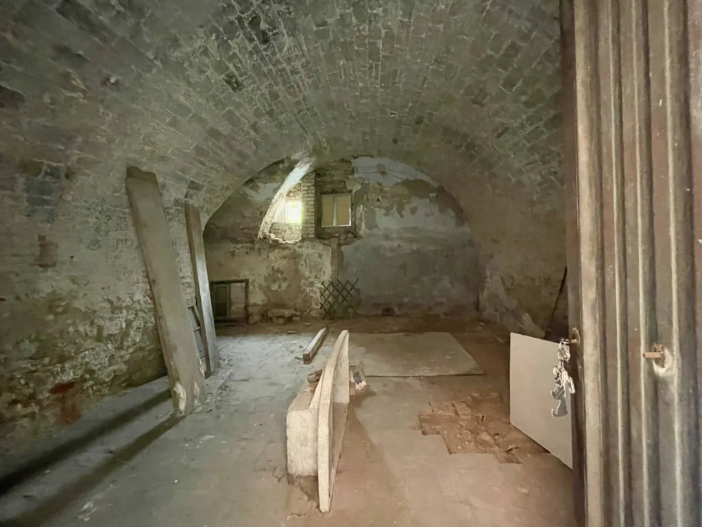 Monolocale al grezzo nel borgo antico di San Benedetto del Tronto 4