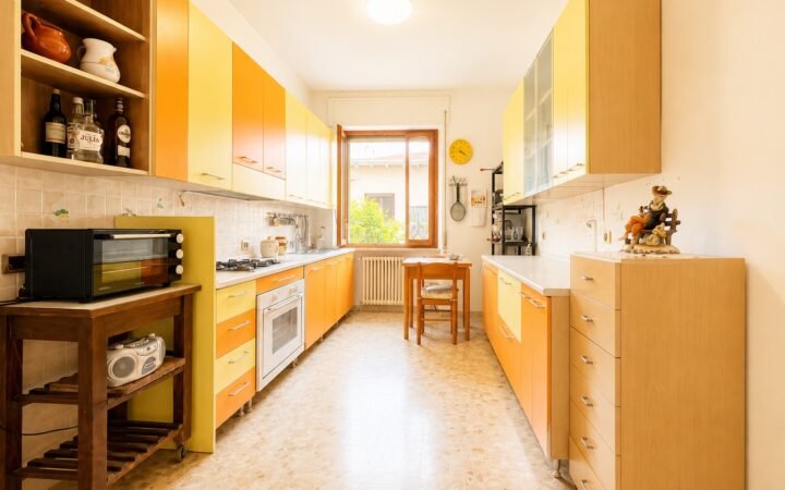 Zona residenziale-San Benedetto del Tronto-quadrilocale-appartamento-due camere matrimoniali-un bagno-corte esterna-soggiorno-cucina abitabile