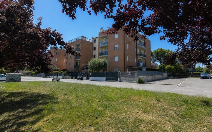 San Benedetto del Tronto-porto d'ascoli-zona fontana-tre camere-due bagni-balconi-garage